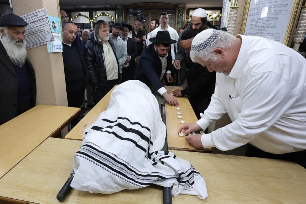 פרדס חנה: המונים ליוו למנוחות את המרא דאתרא