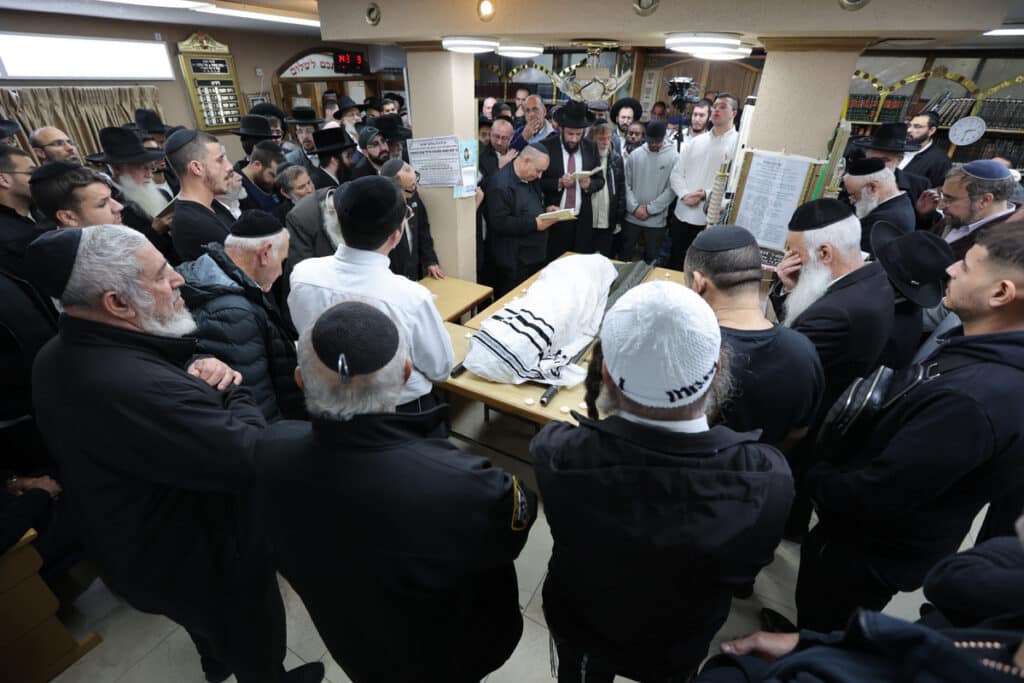 פרדס חנה: המונים ליוו למנוחות את המרא דאתרא