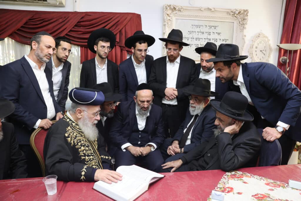 פרדס חנה: המונים ליוו למנוחות את המרא דאתרא