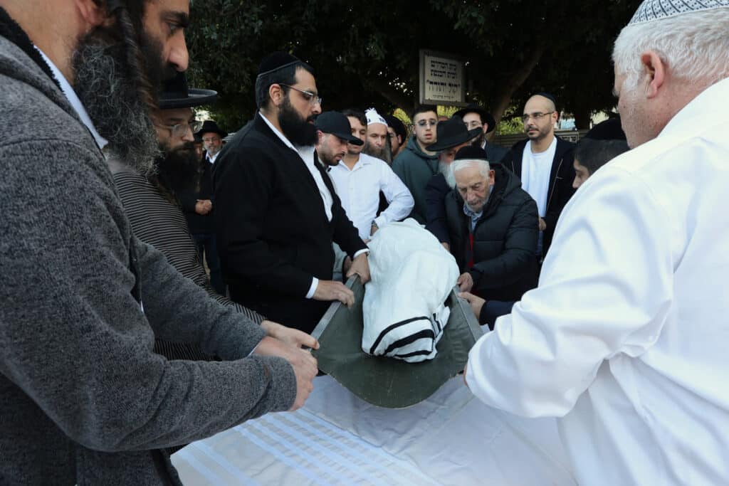 פרדס חנה: המונים ליוו למנוחות את המרא דאתרא