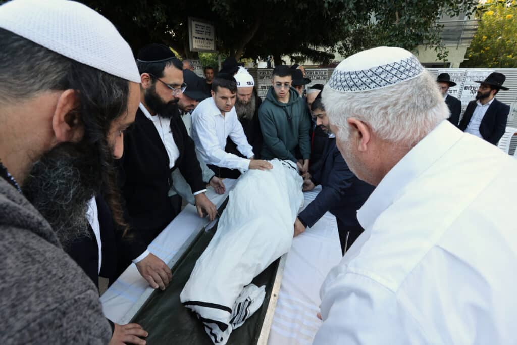 פרדס חנה: המונים ליוו למנוחות את המרא דאתרא