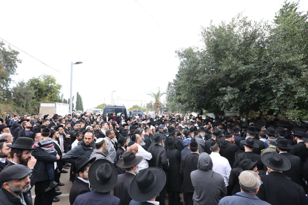 פרדס חנה: המונים ליוו למנוחות את המרא דאתרא