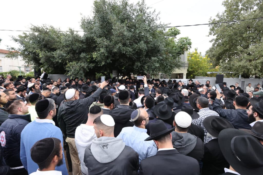 פרדס חנה: המונים ליוו למנוחות את המרא דאתרא