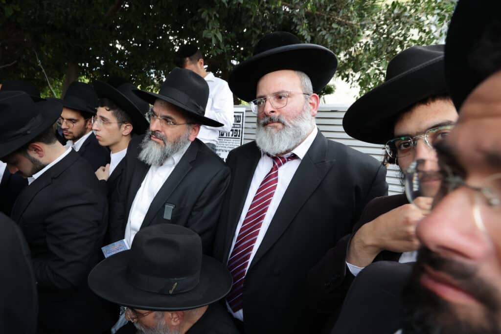 פרדס חנה: המונים ליוו למנוחות את המרא דאתרא