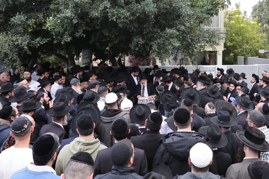 פרדס חנה: המונים ליוו למנוחות את המרא דאתרא