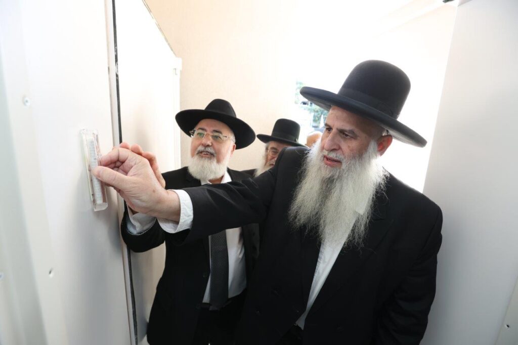 במעמד הראשל"צ: באשדוד חנכו מקווה מפואר ברובע ד' במעמד הראשל"צ: באשדוד חנכו מקווה מפואר ברובע ד'