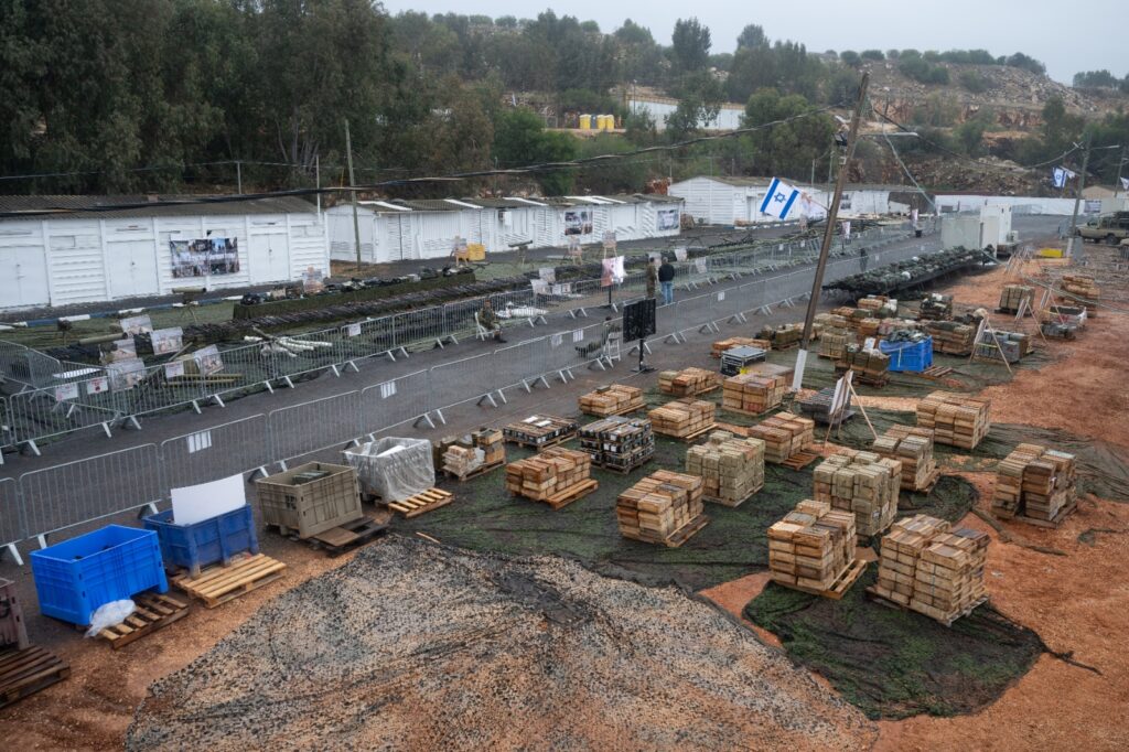 צה"ל חושף: למעלה מ-85,000 אמצעי לחימה הוחרמו בלבנון צה"ל חושף: למעלה מ-85,000 אמצעי לחימה הוחרמו בלבנון