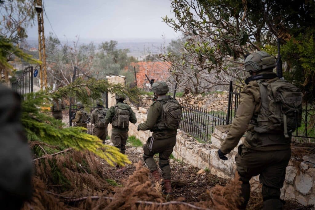 במרחב הסלוקי: כוחות צה"ל פשטו על מחסני נשק בעומק לבנון