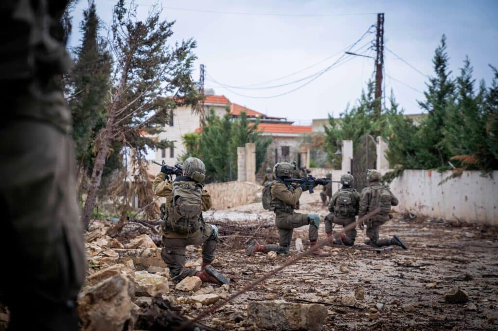 במרחב הסלוקי: כוחות צה"ל פשטו על מחסני נשק בעומק לבנון