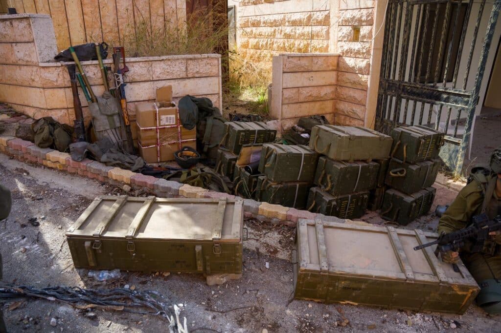 הוחרמו למעלה מ-10,000 אמצעי לחימה והותקפו מאות מטרות