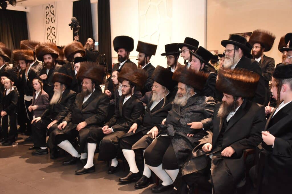 המונים הגיעו לאחל מזל טוב לנישואי נכדת האדמו"ר מאשלג
