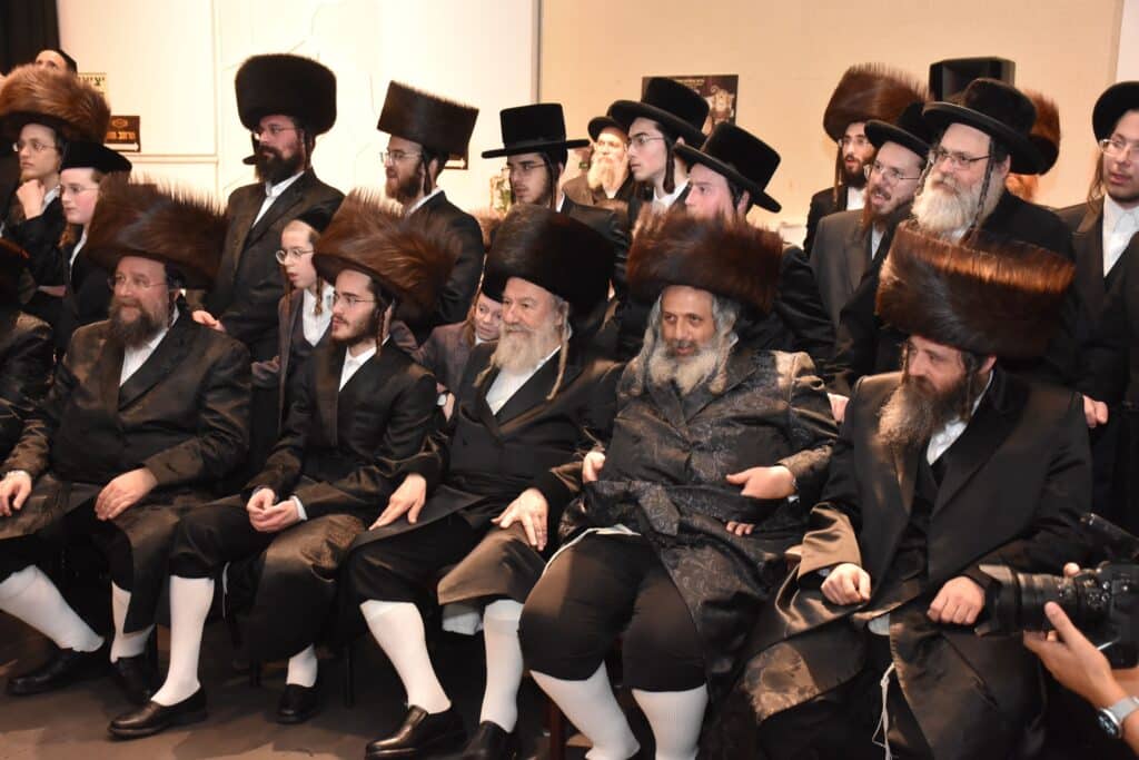 המונים הגיעו לאחל מזל טוב לנישואי נכדת האדמו"ר מאשלג