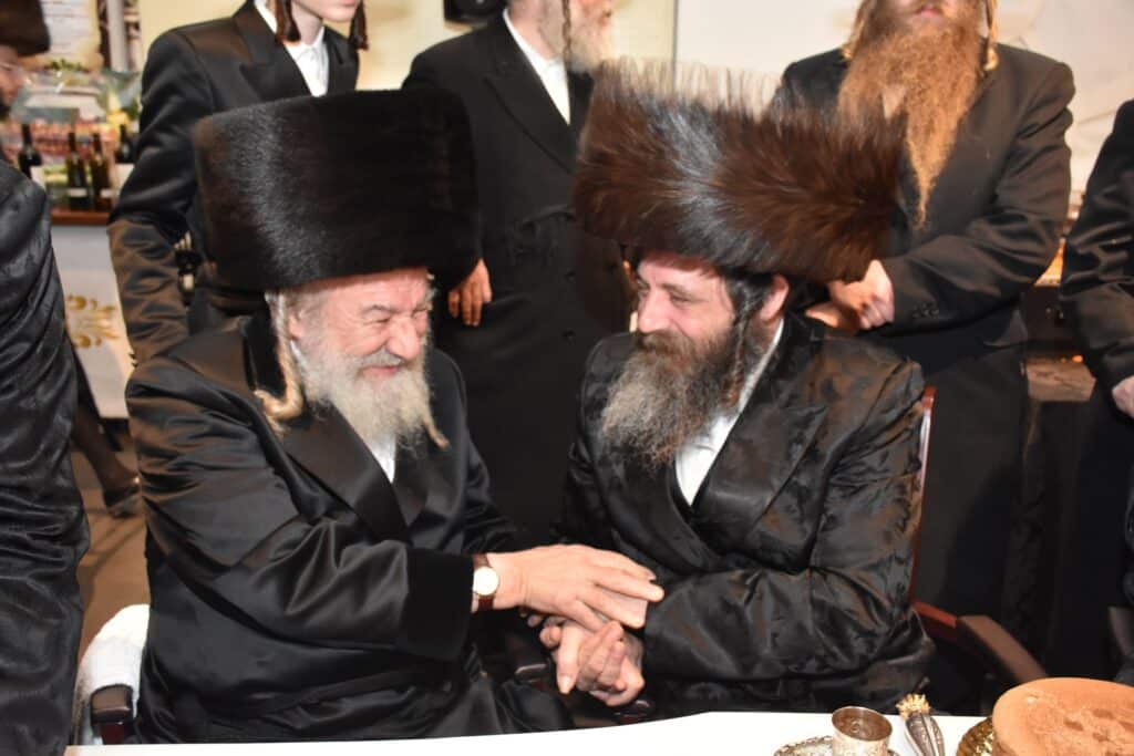 המונים הגיעו לאחל מזל טוב לנישואי נכדת האדמו"ר מאשלג