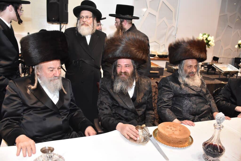 המונים הגיעו לאחל מזל טוב לנישואי נכדת האדמו"ר מאשלג