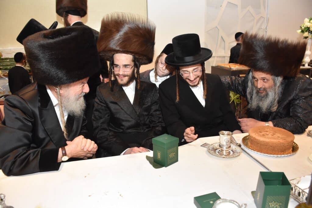 המונים הגיעו לאחל מזל טוב לנישואי נכדת האדמו"ר מאשלג