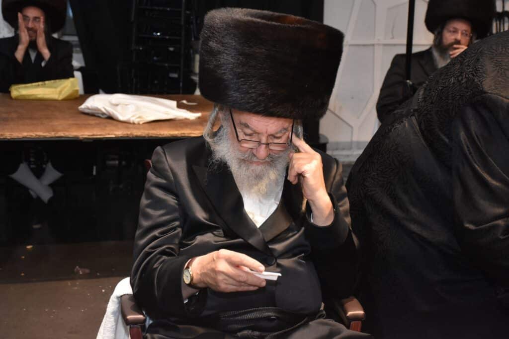 המונים הגיעו לאחל מזל טוב לנישואי נכדת האדמו"ר מאשלג