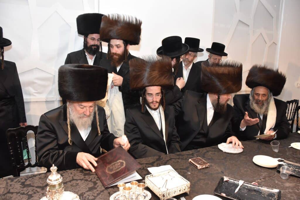 המונים הגיעו לאחל מזל טוב לנישואי נכדת האדמו"ר מאשלג