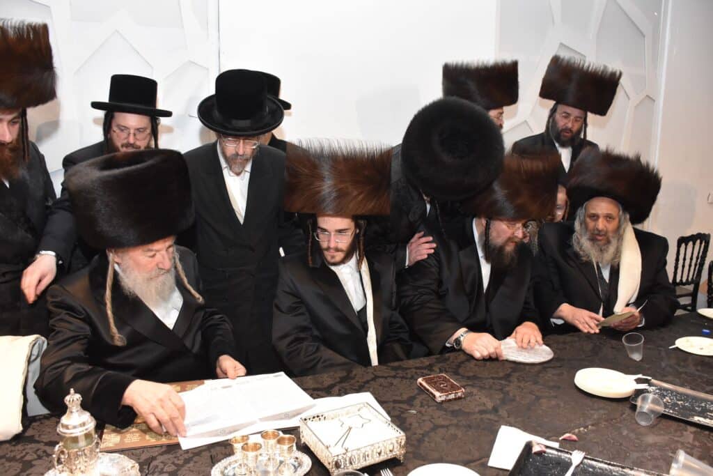 המונים הגיעו לאחל מזל טוב לנישואי נכדת האדמו"ר מאשלג