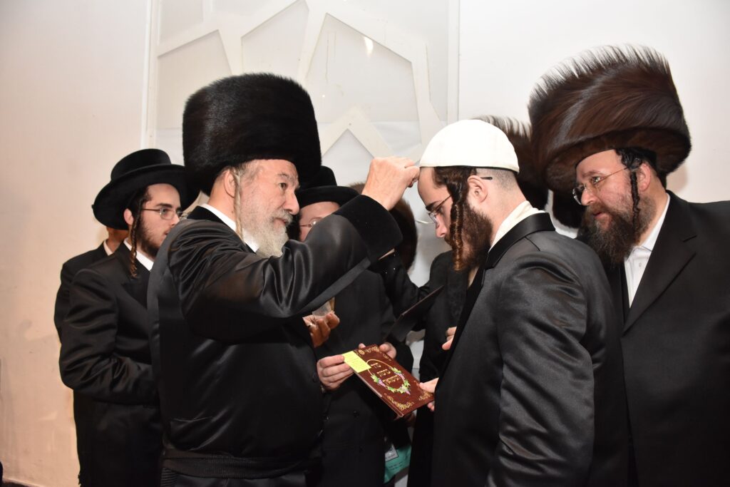 המונים הגיעו לאחל מזל טוב לנישואי נכדת האדמו"ר מאשלג