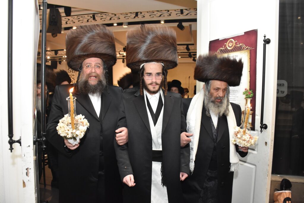 המונים הגיעו לאחל מזל טוב לנישואי נכדת האדמו"ר מאשלג