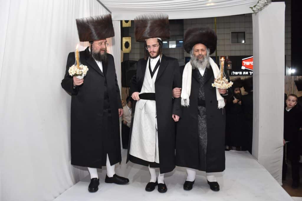 המונים הגיעו לאחל מזל טוב לנישואי נכדת האדמו"ר מאשלג