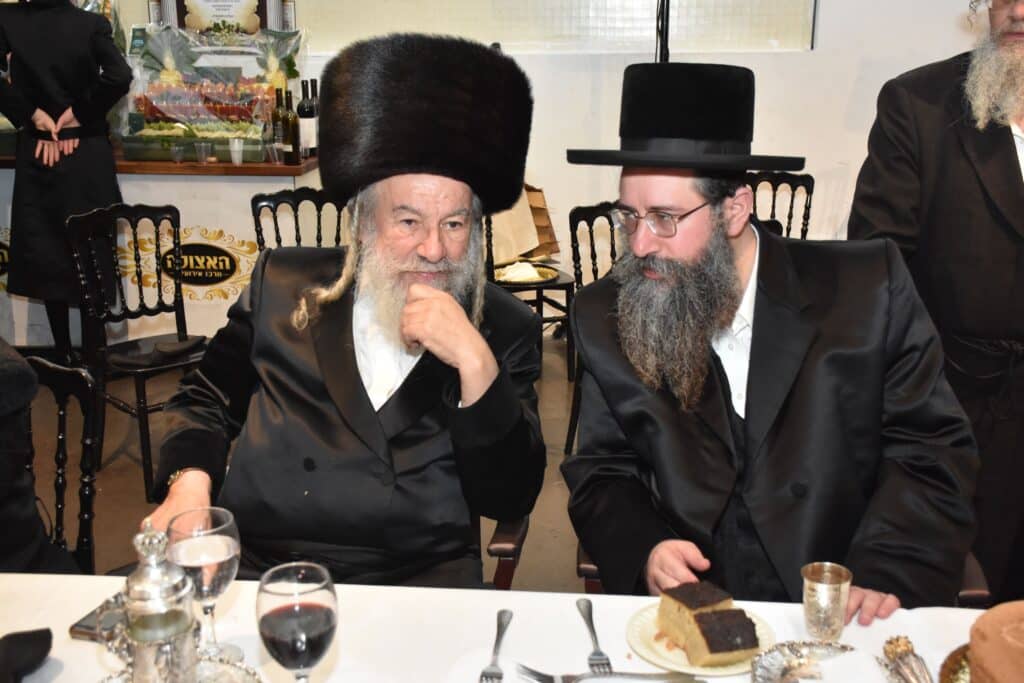 המונים הגיעו לאחל מזל טוב לנישואי נכדת האדמו"ר מאשלג