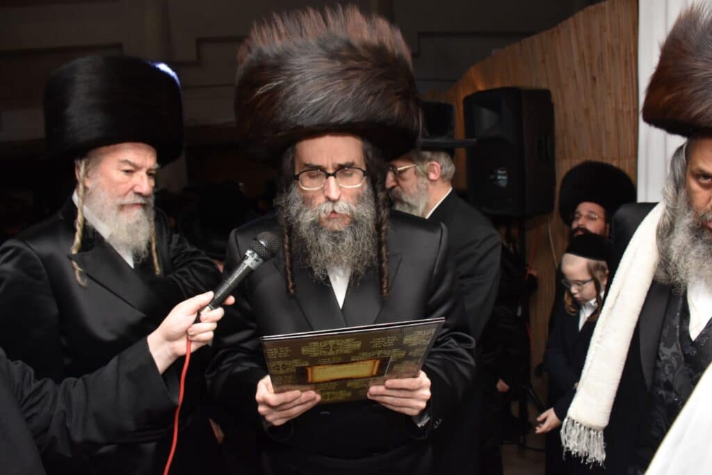 המונים הגיעו לאחל מזל טוב לנישואי נכדת האדמו"ר מאשלג