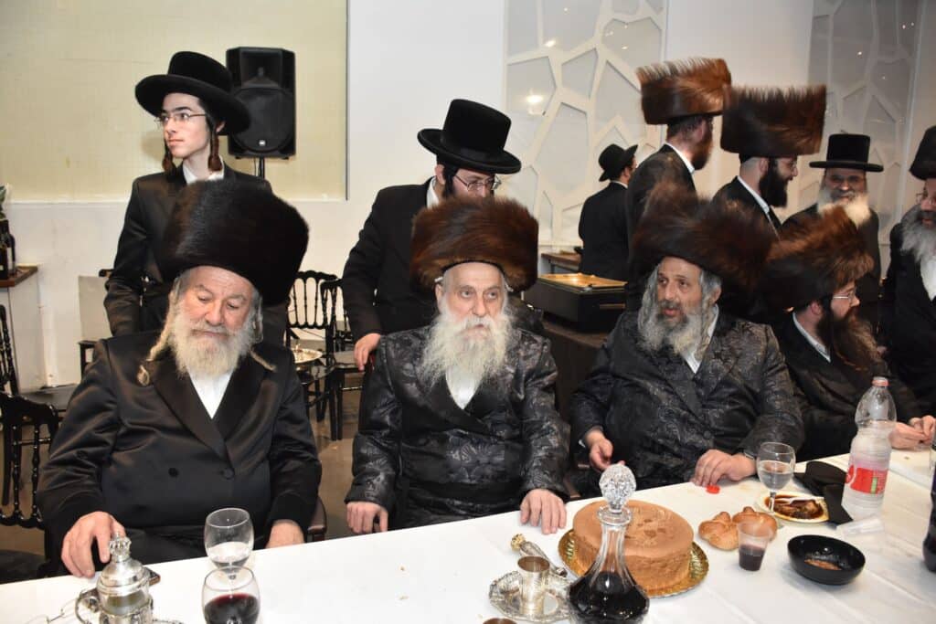 המונים הגיעו לאחל מזל טוב לנישואי נכדת האדמו"ר מאשלג