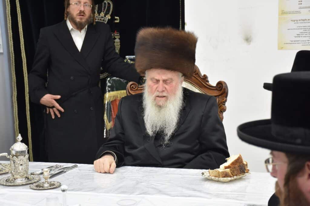 גלריה: האדמו"ר מוואסלוי ערך טיש בהיכל בית מדרשו