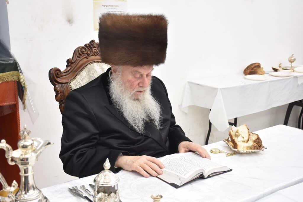 גלריה: האדמו"ר מוואסלוי ערך טיש בהיכל בית מדרשו