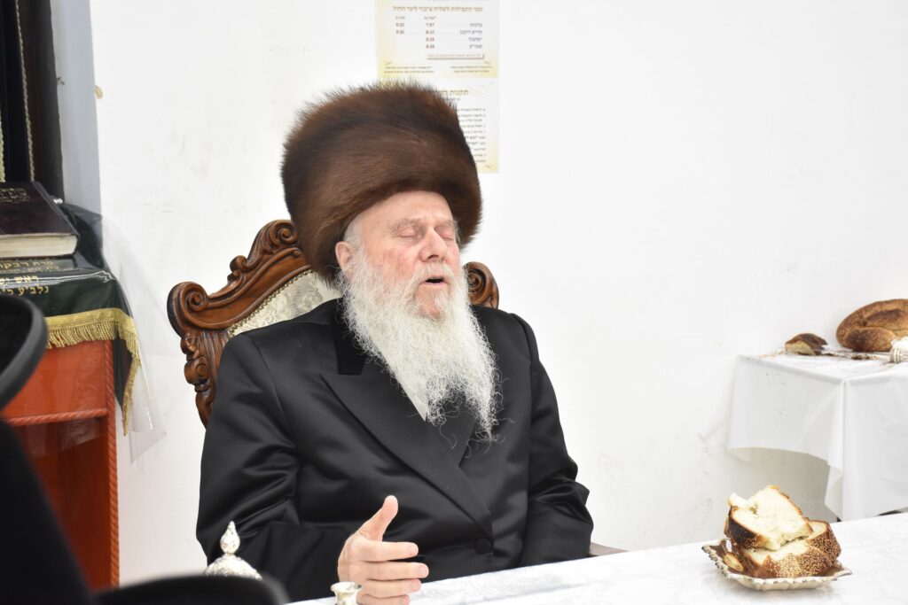 גלריה: האדמו"ר מוואסלוי ערך טיש בהיכל בית מדרשו