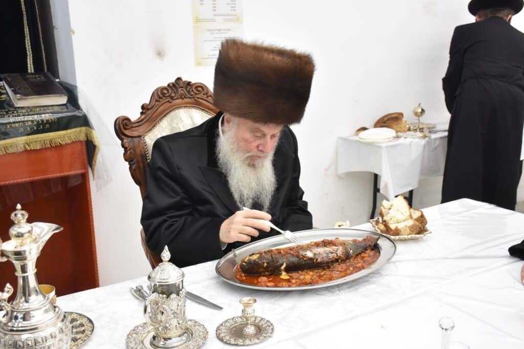 גלריה: האדמו"ר מוואסלוי ערך טיש בהיכל בית מדרשו