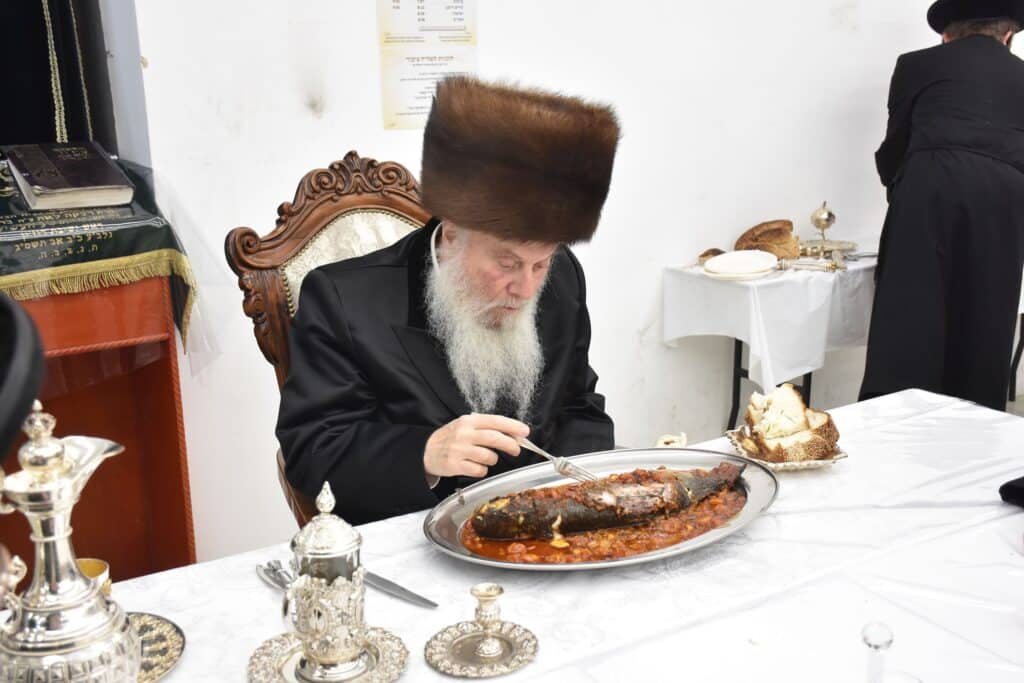 גלריה: האדמו"ר מוואסלוי ערך טיש בהיכל בית מדרשו