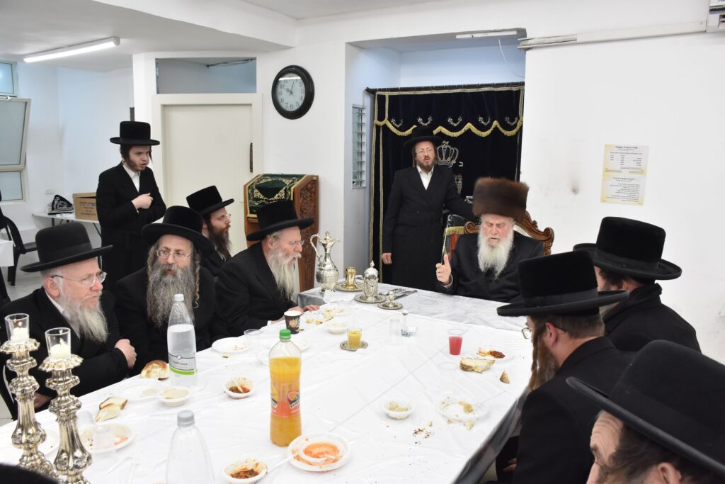 גלריה: האדמו"ר מוואסלוי ערך טיש בהיכל בית מדרשו