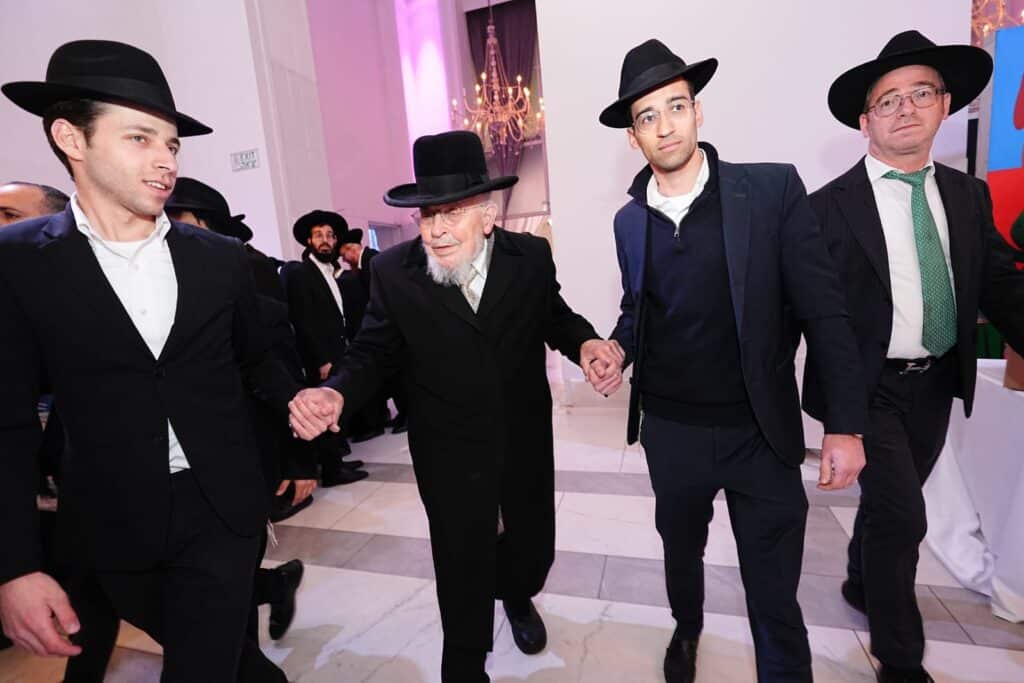 הגר"י אזרחי זעק: "גוזרים נגד התורה, שלא יגזרו נגד ברית מילה"