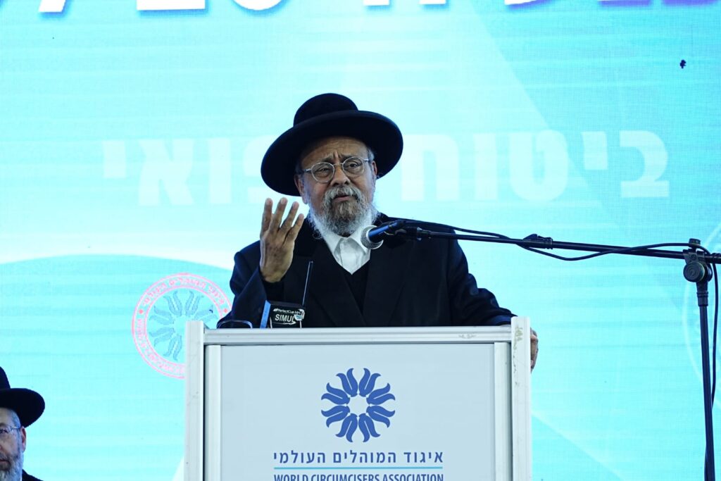 הגר"י אזרחי זעק: "גוזרים נגד התורה, שלא יגזרו נגד ברית מילה"