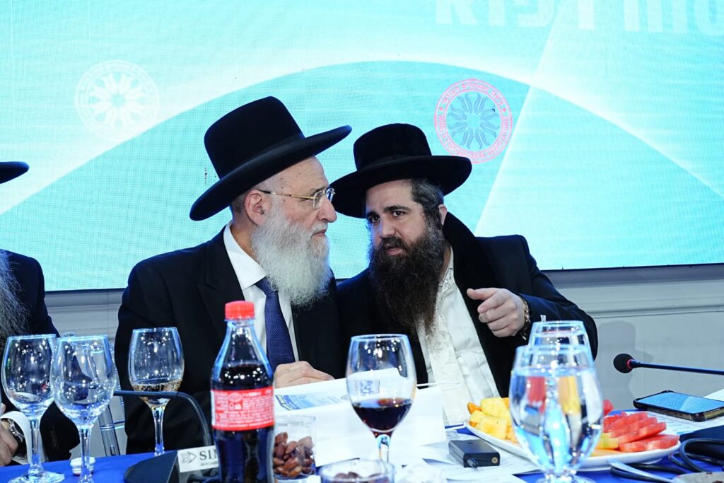 הגר"י אזרחי זעק: "גוזרים נגד התורה, שלא יגזרו נגד ברית מילה"