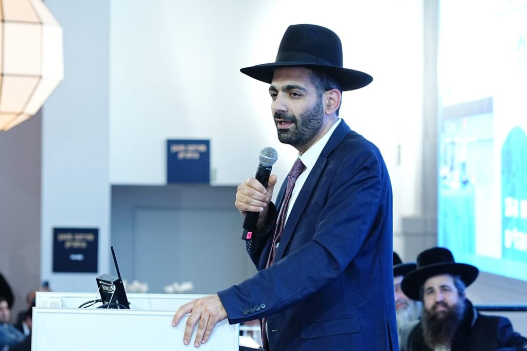 הגר"י אזרחי זעק: "גוזרים נגד התורה, שלא יגזרו נגד ברית מילה"