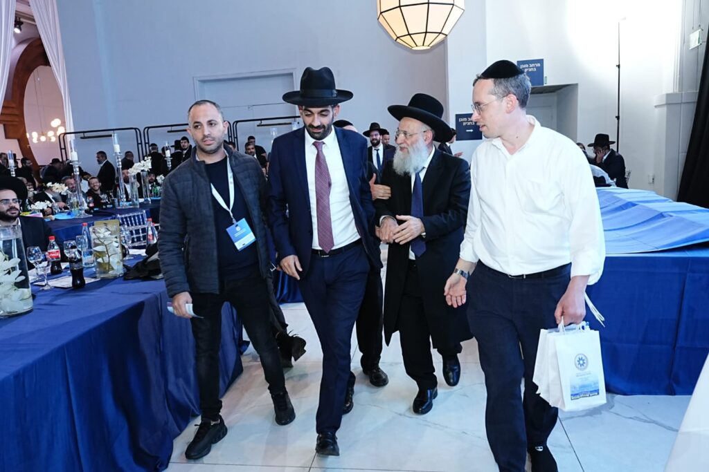 הגר"י אזרחי זעק: "גוזרים נגד התורה, שלא יגזרו נגד ברית מילה"