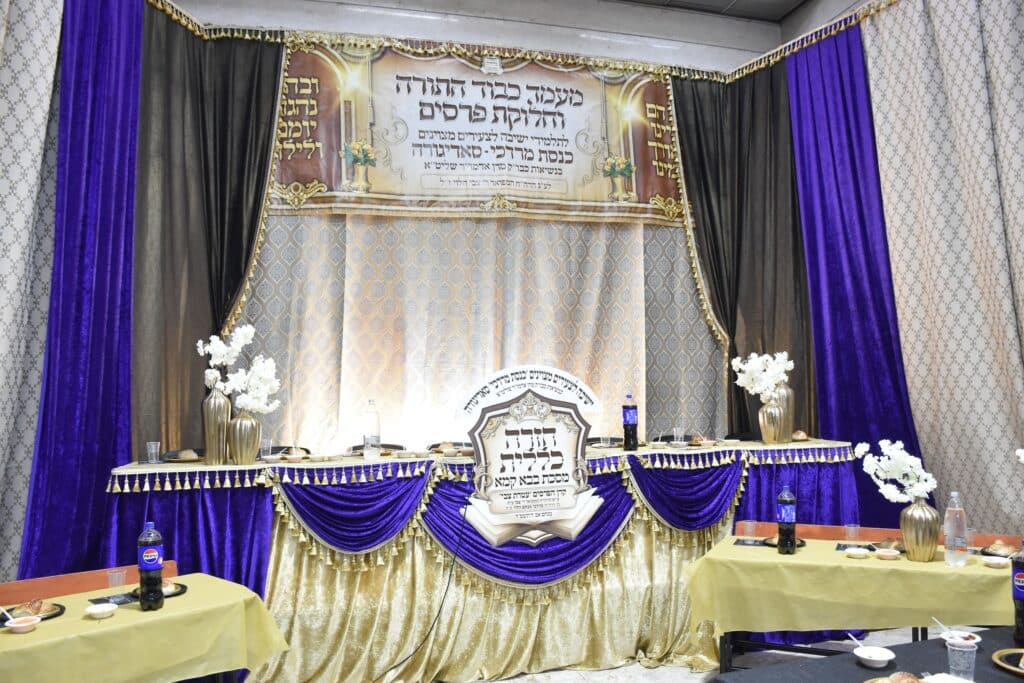 סאדיגורא: האדמו"ר חילק תעודות לבחורי הישיבה לצעירים