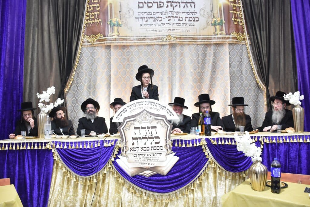 סאדיגורא: האדמו"ר חילק תעודות לבחורי הישיבה לצעירים