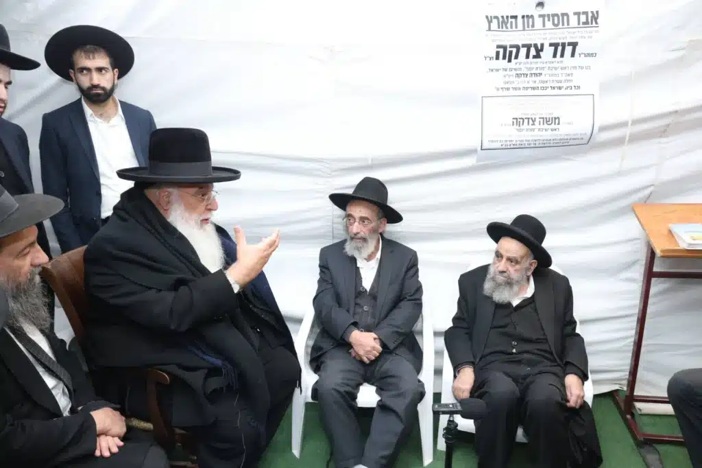 גדולי ישראל הגיעו לנחם את ראש הישיבה על פטירת רב העיר