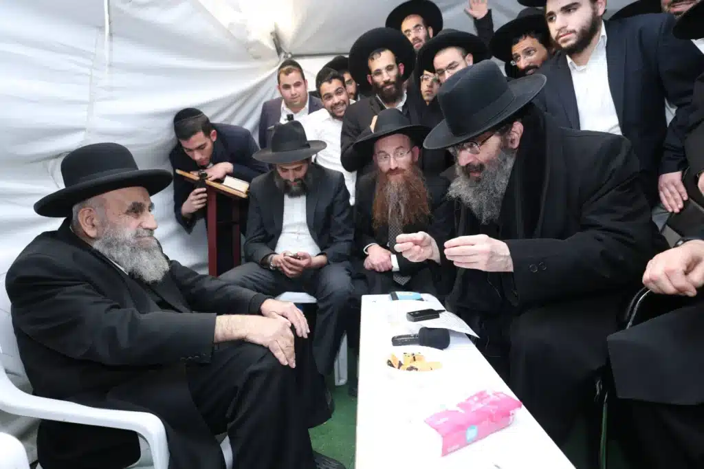 גדולי ישראל הגיעו לנחם את ראש הישיבה על פטירת רב העיר
