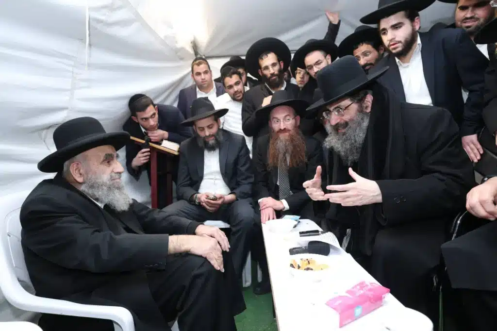 גדולי ישראל הגיעו לנחם את ראש הישיבה על פטירת רב העיר