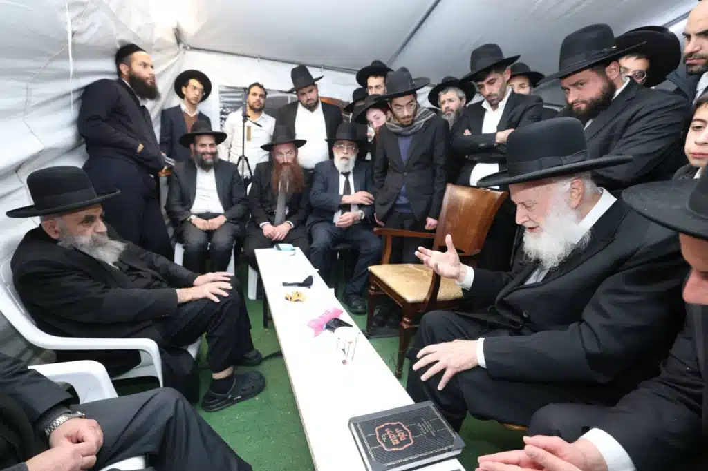 גדולי ישראל הגיעו לנחם את ראש הישיבה על פטירת רב העיר