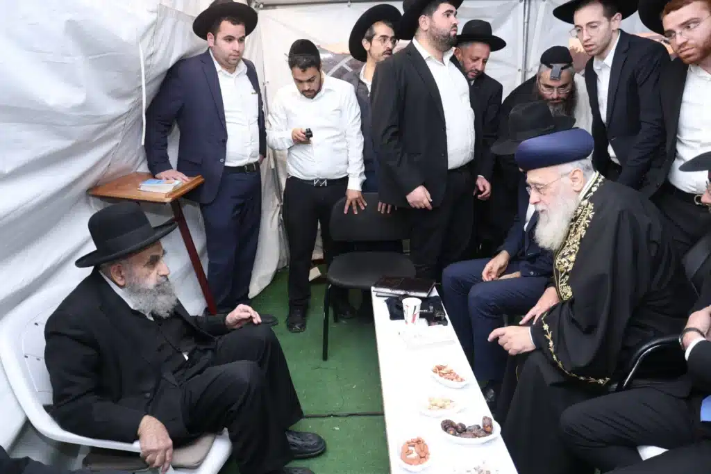 גדולי ישראל הגיעו לנחם את ראש הישיבה על פטירת רב העיר