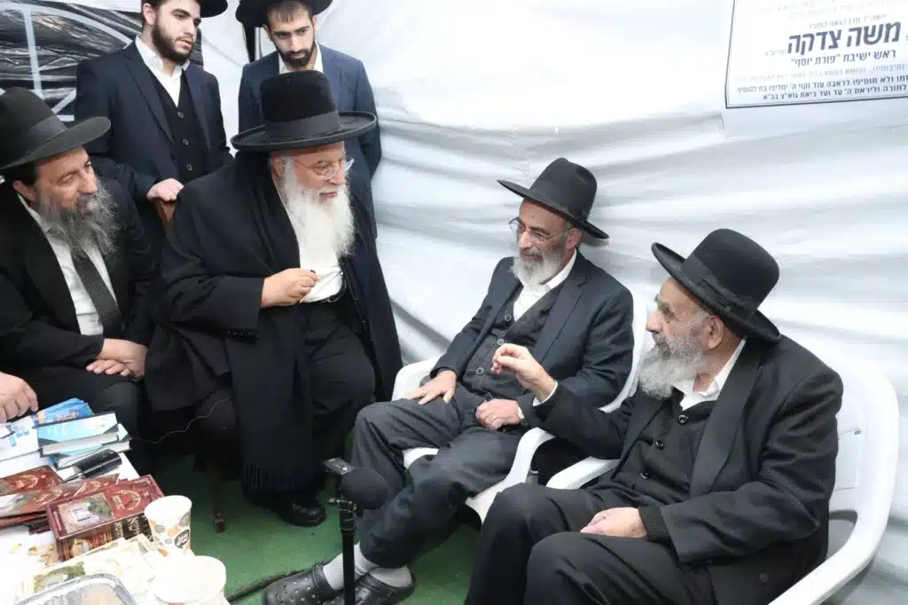 גדולי ישראל הגיעו לנחם את ראש הישיבה על פטירת רב העיר