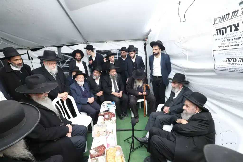 גדולי ישראל הגיעו לנחם את ראש הישיבה על פטירת רב העיר
