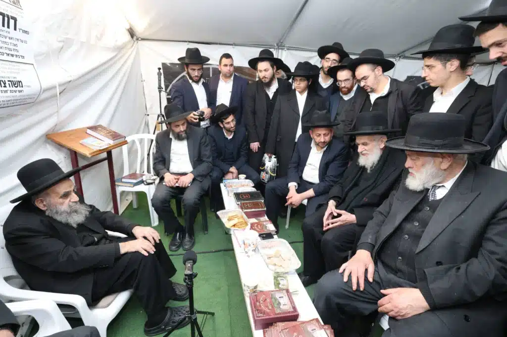 גדולי ישראל הגיעו לנחם את ראש הישיבה על פטירת רב העיר