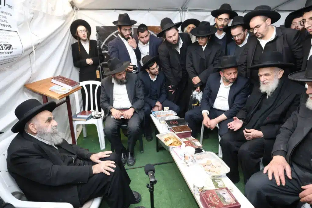 גדולי ישראל הגיעו לנחם את ראש הישיבה על פטירת רב העיר